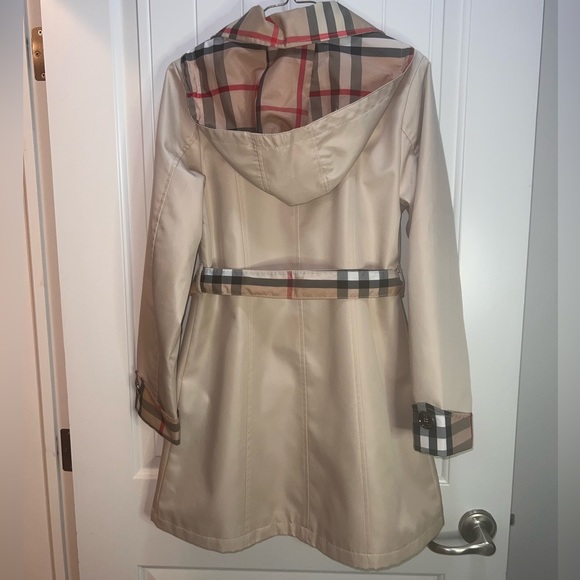Beautiful Burberry jacket - Picture 8 of 15